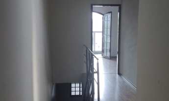 Imagem 5: 4 dormitórios, 1 suítes, 1 banheiros, 6 vagas na garagem, 181M² de Área Construída