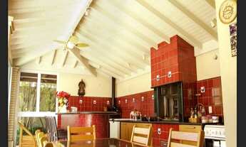 Imagem 3: Casa em condominio espaçosa e aconchegante conta com 4 suites amplos, perfeitos para acom