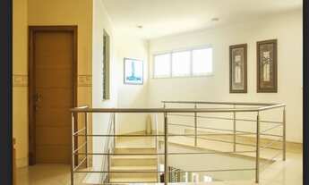 Imagem 4: Casa em condominio espaçosa e aconchegante conta com 4 suites amplos, perfeitos para acom