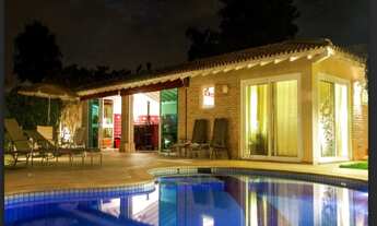 Imagem 7: Casa em condominio espaçosa e aconchegante conta com 4 suites amplos, perfeitos para acom