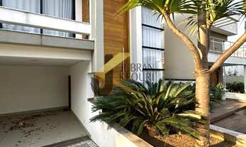 Imagem 3: Casa encantadora à venda no Swiss Park, com 3 suítes 2 com closet e varanda, garagem para