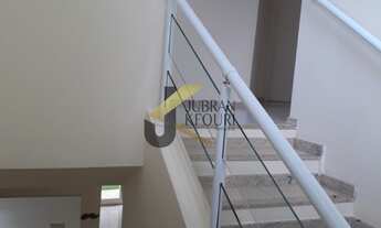 Imagem 3: Casa à venda em Valinhos, 3 dormitórios (suíte com closet) e 4 garagens. Living para 3 amb