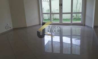 Imagem 7: Casa à venda em Valinhos, 3 dormitórios (suíte com closet) e 4 garagens. Living para 3 amb