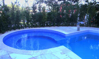 Imagem 2: Casa à venda no Alphaville Campinas, com 4 suítes, e garagem para vários carros