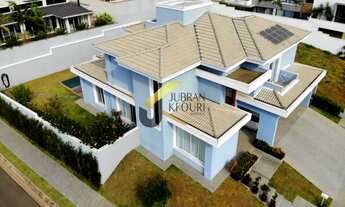 Imagem 2: Casa encantadora à venda no Swiss Park, 3 suítes com closet e varanda, garagem para 6 carr