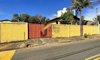 Imagem 1: Casa à venda em Jaguariúna, com 3 dormitórios, uma edícula, 2 garagens cobertas e 20 desco