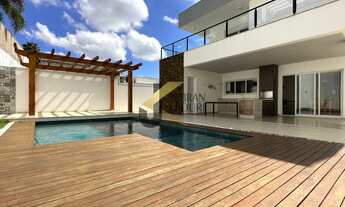 Imagem 2: Casa à venda em condomínio na região do Alphaville com 4 suítes, lazer comum e garagem par