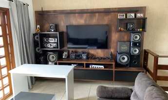 Imagem: Sobrado à venda no Bairro Maria Eugênia