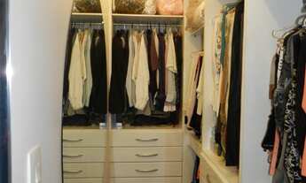 Imagem 6: Sobrado próximo ao Shopping analia franco com 4 vagas de garagem e hidromassagem