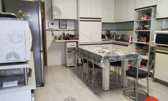 Imagem: Sobrado com 3 suites, sacada, jardim de