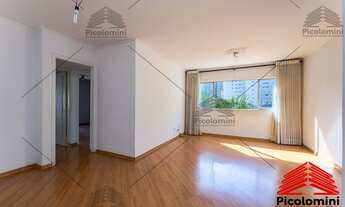 Imagem 2: Apartamento na Vila Mariana com 2 dormitórios com armários embutidos, 2 banheiros, sala am