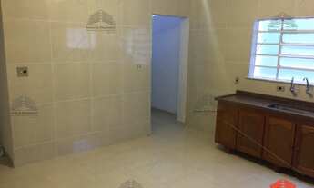 Imagem 5: Sobrado com 220m² a venda na mooca, tendo em seu terreno com 3 casas, 3 quartos, 1 banheir