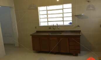 Imagem 6: Sobrado com 220m² a venda na mooca, tendo em seu terreno com 3 casas, 3 quartos, 1 banheir