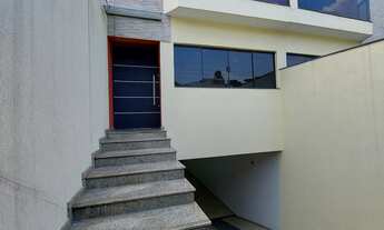 Imagem 2: Sobrado na Vila Alpina com 3 suítes, garagem para mais de 5 carros e espaço com churrasque