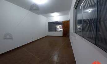 Imagem 3: Sobrado para locação comercial com 220 metros de área construída, 4 salas, 3 banheiros, 2