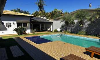 Imagem 1: Casa térrea no Condomínio Flamboyant em Atibaia SP. São 3 dormitórios sendo 2 suítes, sa