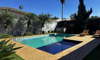 Imagem 2: Casa térrea no Condomínio Flamboyant em Atibaia SP. São 3 dormitórios sendo 2 suítes, sa