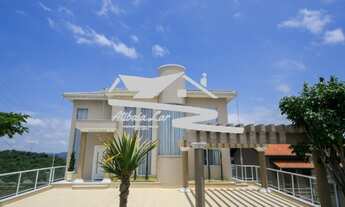 Imagem 3: Casa em estilo Neo clássico, nova com 4 suítes todas com armários planejados e ar condicio