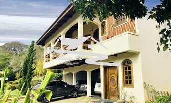 Imagem 3: Imponente residência de alto padrão no Condomínio Flamboyant em Atibaia-SP: 4 suítes, 3 sa