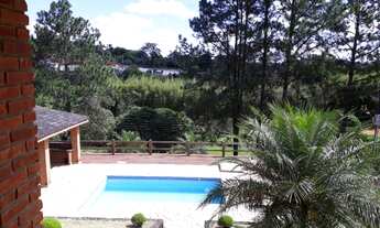 Imagem 2: Casa no Condomínio Estância dos Lagos em Atibaia com 4 dormitórios, piscina, churrasqueira