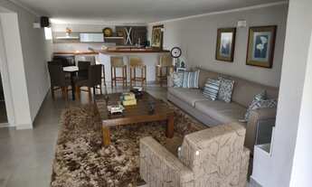 Imagem 4: Imponente Residência de Luxo no Condomínio Flamboyant em Atibaia-SP: 5 Quartos, 5 Suítes