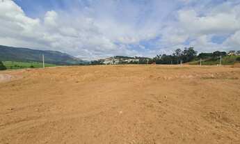 Imagem 6: Terreno plano com uma linda vista para as montanhas no Condomínio Vista da Serra em Atibai