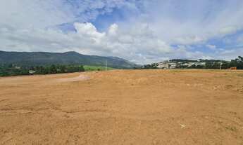 Imagem: Terreno plano com uma linda vista para as