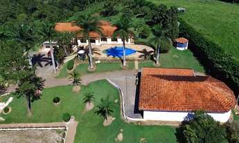 Imagem 2: Haras em Piracaia SP Casa sede com 5 dormitórios sendo 4 suítes, sala ampla com 3 ambiente