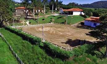 Imagem 6: Haras em Piracaia SP Casa sede com 5 dormitórios sendo 4 suítes, sala ampla com 3 ambiente