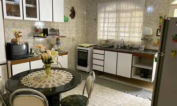 Imagem 6: 3 dormitórios, 1 suítes, 2 banheiro, 2 vagas na garagem