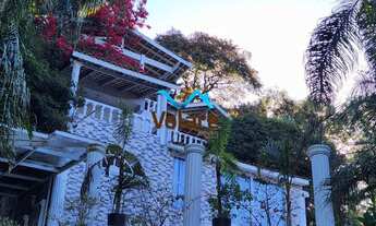 Imagem: Casa de alto padrão em condomínio no Caraguatá