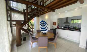 Imagem 4: Casa com arquitetura rustica, bastante madeira e vidro na sua fachada