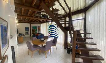 Imagem 5: Casa com arquitetura rustica, bastante madeira e vidro na sua fachada