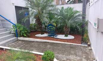 Imagem 4: Apartamento mais terraço/cobertura, nascente, edifício de três andares, o acesso ao aparta