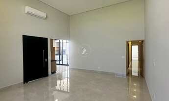 Imagem 2: Casa em Condomínio de Luxo com 3 Suítes e 4 Vagas na Cidade de Indaiatuba-SP, Jardim Piemo