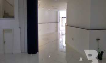 Imagem 6: Sala comercial com loja e sobre loja, quadra mar, vitrine, 03 banheiros, 01 vaga de garage