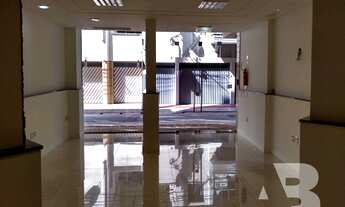 Imagem 2: Sala comercial com loja e sobre loja, quadra mar, vitrine, 03 banheiros, 01 vaga de garage