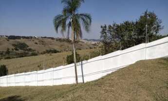 Imagem 3: Ótimo lote no condomínio, com 1500m2 de área e um leve declive, perfeito para quem busca c