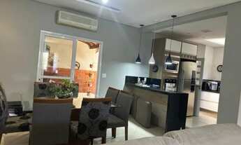 Imagem 6: Casa possui 3 quartos, sendo 1 suíte, 2 salas amplas, 3 banheiros, e 2 vagas de garagem