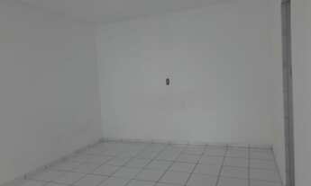 Imagem 4: KITNET NO CENTRO DE GUARAREMA (pode ser utilizada também como sala comercial), entrada ind