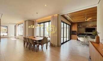 Imagem 2: Casa de Condomínio com 4 Quartos e 6 banheiros à Venda