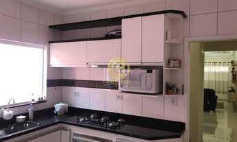 Imagem 5: Encantadora Casa Térrea à Venda em Jardim Santa Maria, Jacareí/SP com 3 quartos , 3 banhei