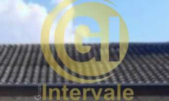 Imagem 3: Linda casa em condomínio fechado em meio à natureza. Área da casa toda murada. A casa prin