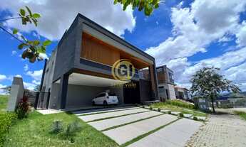 Imagem 2: Sobrado de alto padrão no Alphaville II 2 para venda, possuí 04 suítes com varanda, escrit