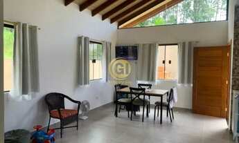 Imagem 2: Casa em Caraguatatuba com 3 quartos sendo 1 suíte , possui piscina e churrasqueira, aceita