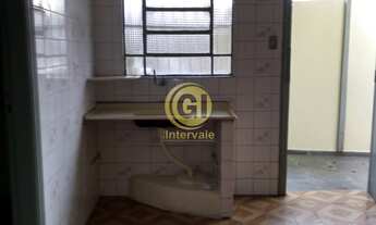 Imagem: Casa térrea próxima a comércio local