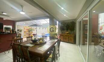 Imagem: Maravilhoso sobrado de esquina com piscina