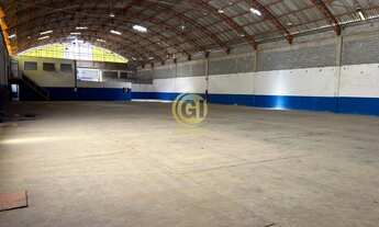 Imagem 3: Galpão Comercial de Alto Padrão para Locação em Taubaté-SP - Bairro Piracangaguá: 4 banhei