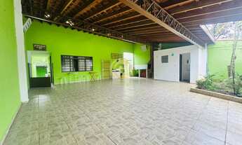 Imagem 3: Casa Ampla com 3 Quartos, Garagem Coberta e Churrasqueira ? Conforto para Toda a Família!