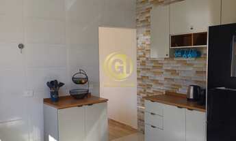 Imagem 3: Casa à Venda no Cidade Salvador em Jacareí ? 2 Quartos, Quintal e Garagem Coberta